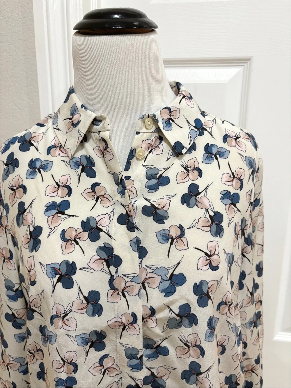 Tory Burch 100% Silk Floral Print Button-Down Blouse - Cream, Pink, Blue Size 6